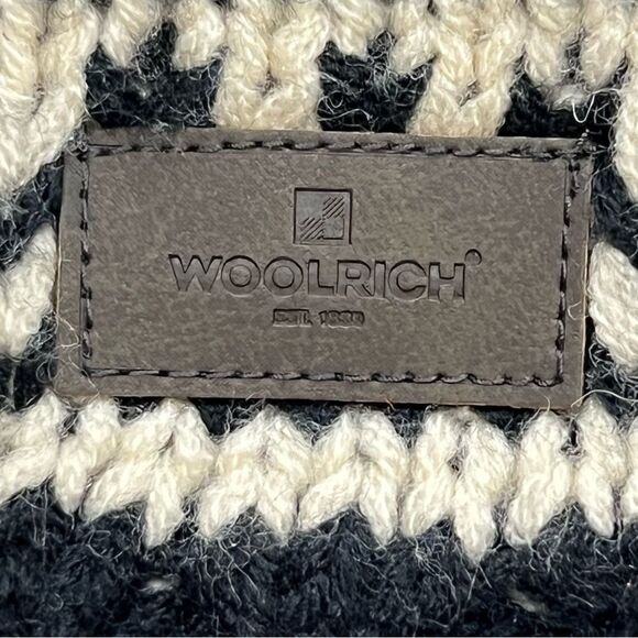 Woolrich NWT Black and Cream Fair Isle Hat and Infinity Scarf Set - Picture 5 of 10